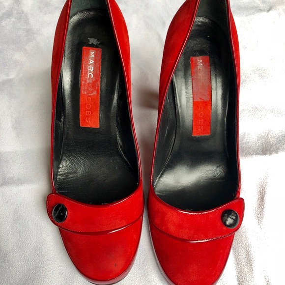 Auth- Marc Jacobs red sued pump with button detail - Picture 8 of 8